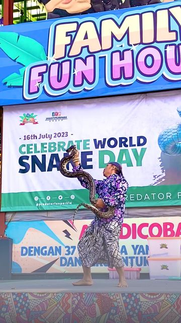 After Movie World Snake Day 2023 Predator Fun Park!