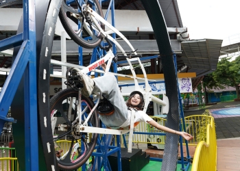 Rasakan Sensasi Berputar 360 Derajat Di Wahana Sepeda 360 Batu Ekonomis Park
