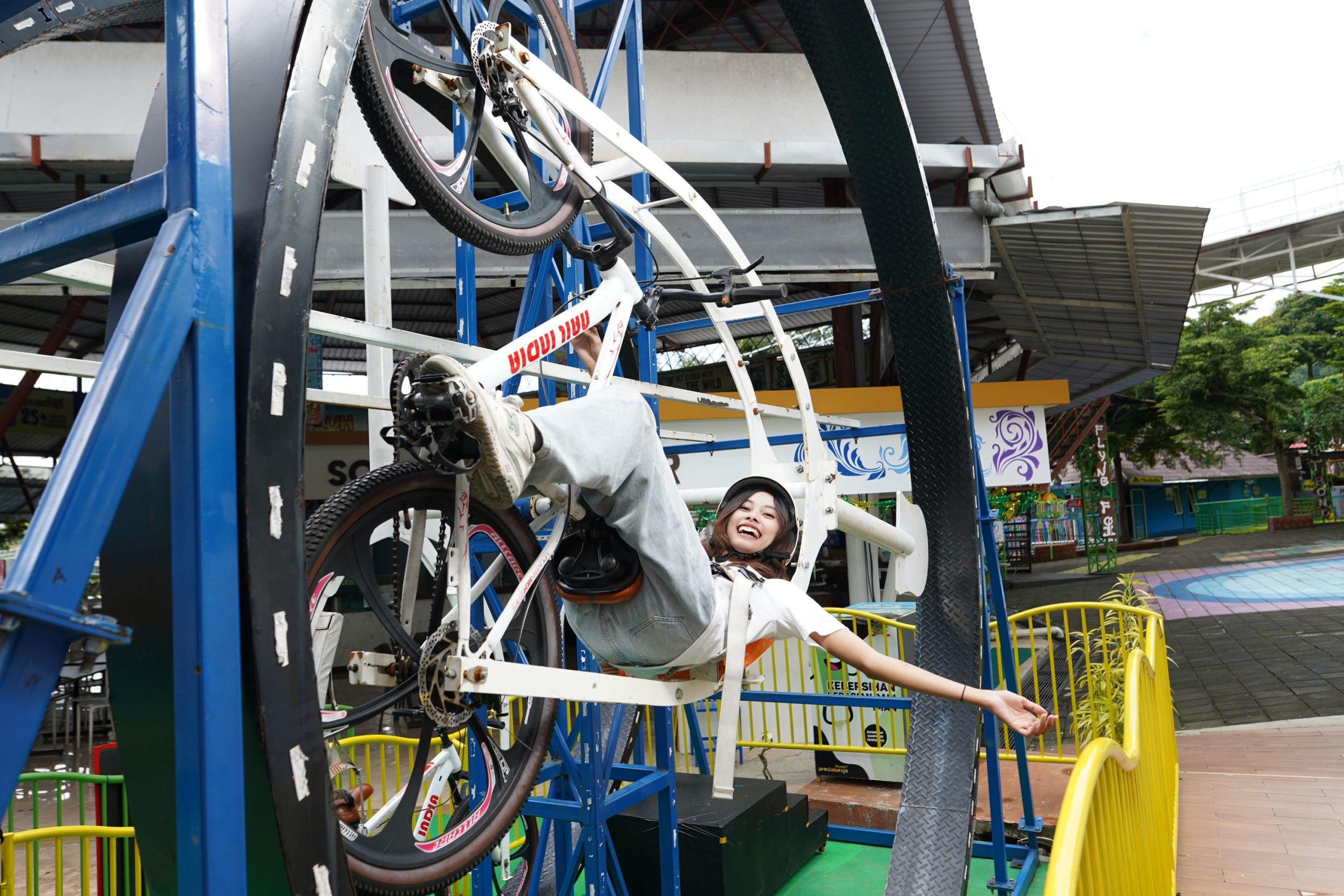 Rasakan Sensasi Berputar 360 Derajat Di Wahana Sepeda 360 Batu Ekonomis Park