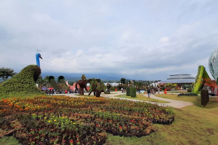 Batu Love Garden, Wisata Terbaru Dengan 600 Jenis Bunga