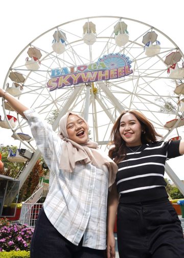 Keindahan Taman Bunga Dan Lanskap Pegunungan Kota Batu Dengan Santai Dari Atas Sky Wheel