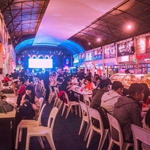 Menikmati Serunya Makan Malam Di Night Market Bns Ada Shownya Juga Lho