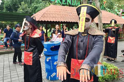 Vampir Teror Pengunjung Eco Green Park Saat Perayaan Imlek