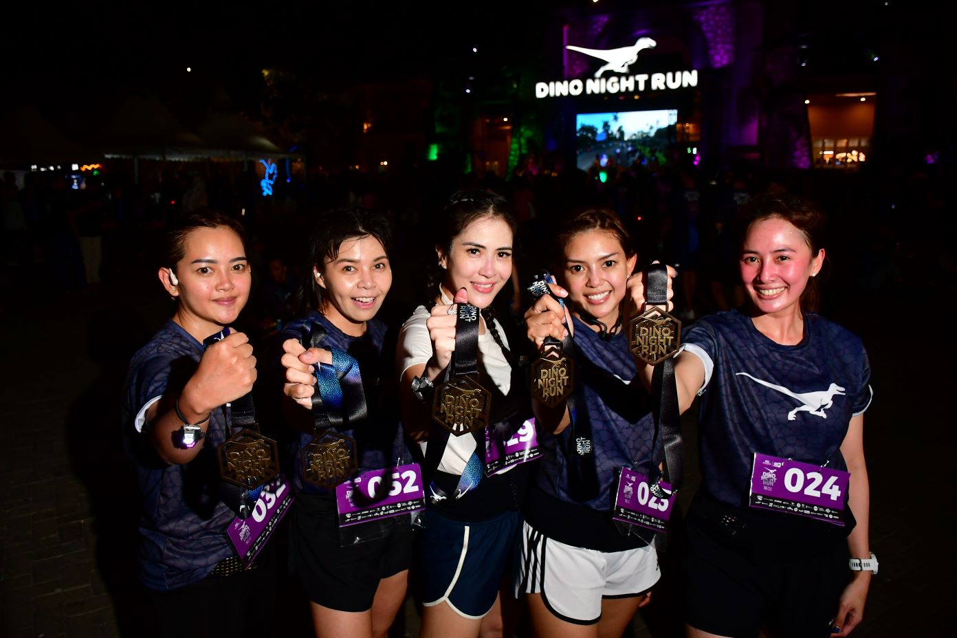 Ladies With Medal Dino Night Run 2023 1