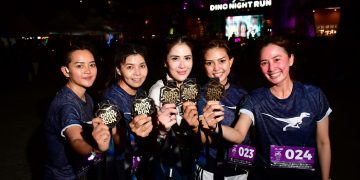 Ladies With Medal Dino Night Run 2023 2
