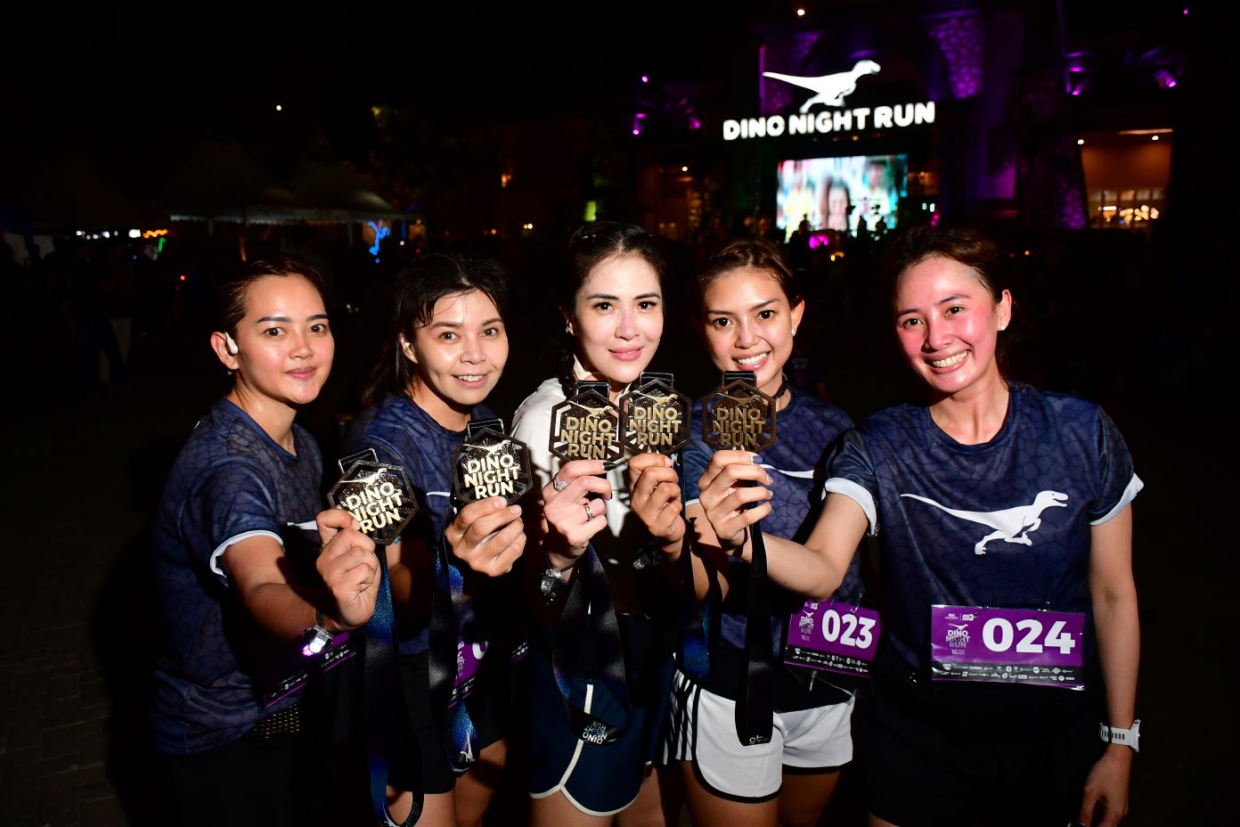 Ladies With Medal Dino Night Run 2023 2
