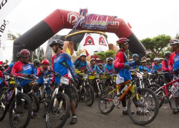 Ribuan Cyclist Menyibak Suhu Dingin Kota Batu Dalam Rangka Hut Jatim Park 1