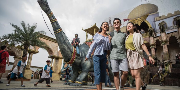 Life With Dino dengan suasana khas timur tengah bersama Dinosaurus