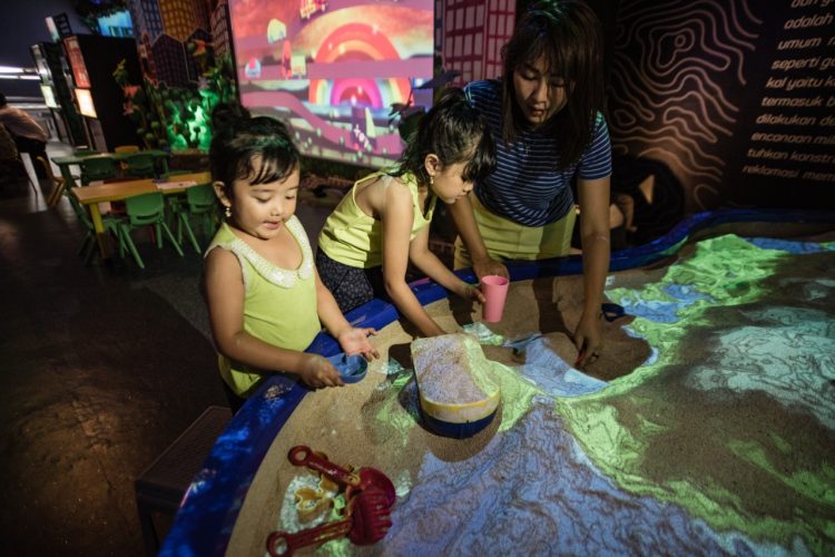 Latih Kreatifitas Anak Di Wahana Geo Sand Map Fun Tech Plaza Yuk