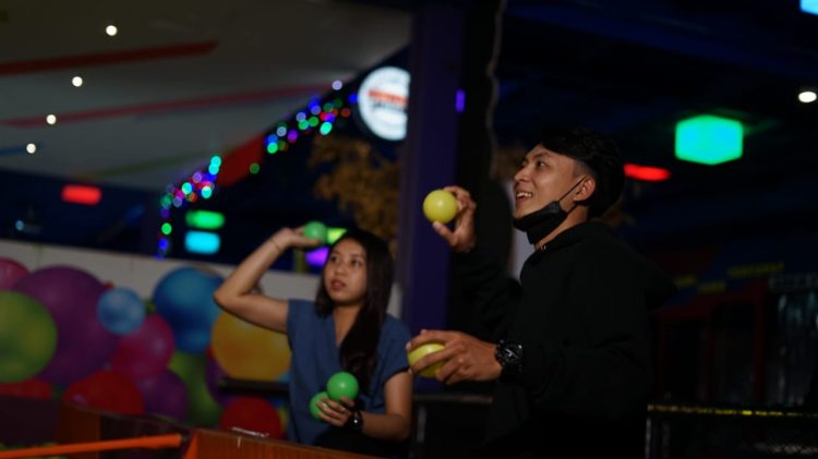 Serunya Main Lempar Bola Bareng Beruang Di Wahana Magic Ball Fun Tech Plaza