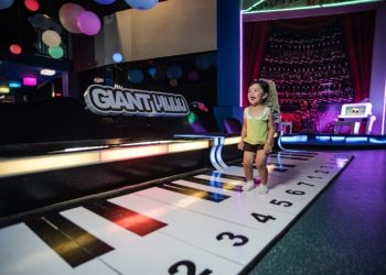 Giant Piano Di Fun Tech Plaza Bikin Anak Anak Gembira Penasaran