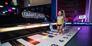 Giant Piano Di Fun Tech Plaza Bikin Anak Anak Gembira Penasaran