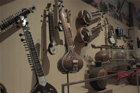 Alat musik India di Museum Musik Dunia Jawa Timur Park 3