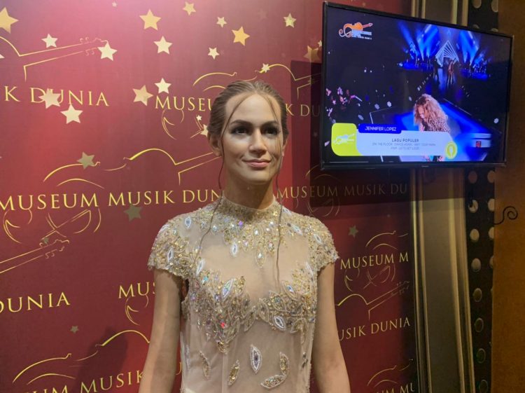 Pandai Akting Dan Bersuara Emas Patung Lilin Jennifer Lopez Terpajang Di Museum Musik Dunia
