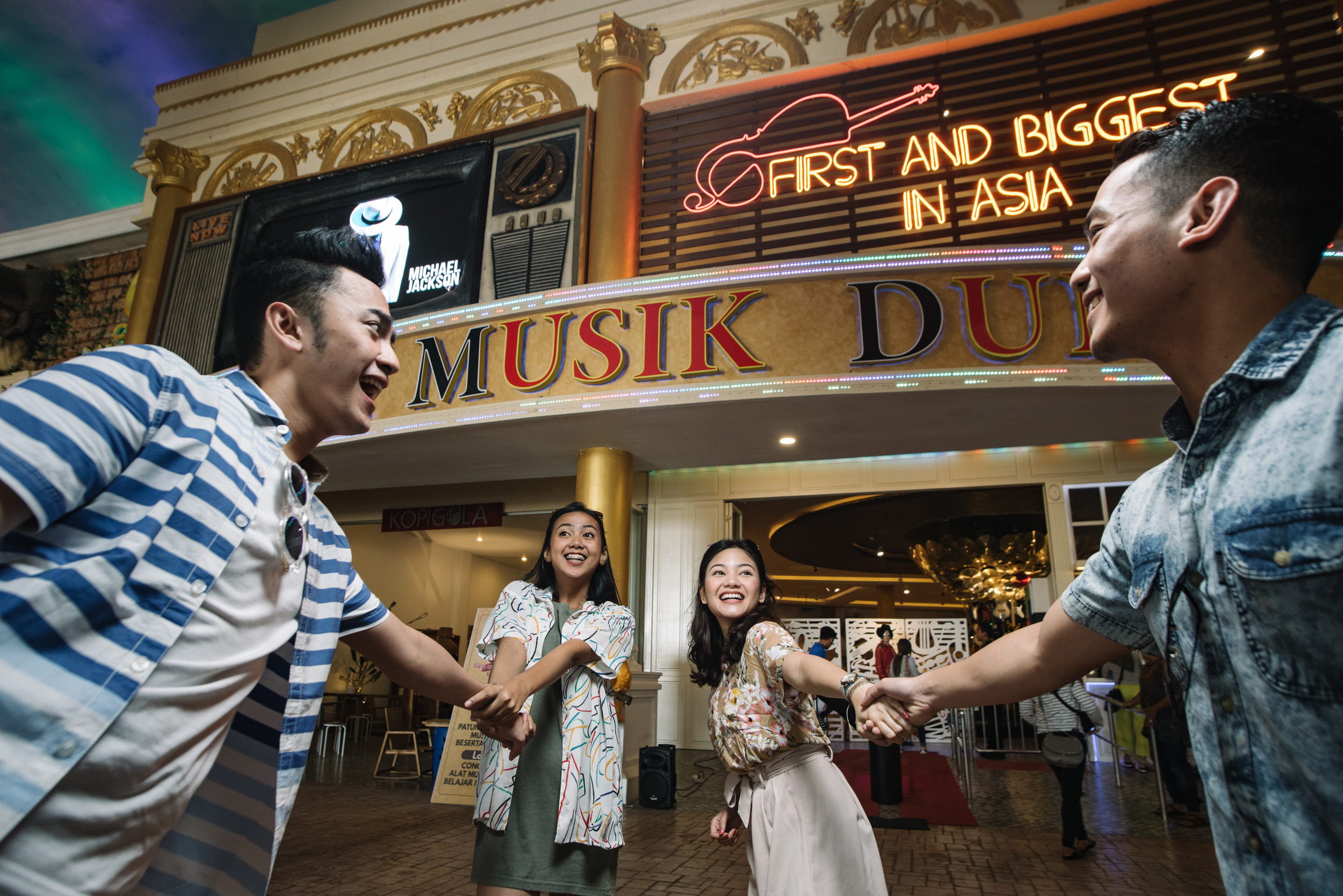 Hang Out Bersama teman di Museum Musik Dunia Jatimpark 3