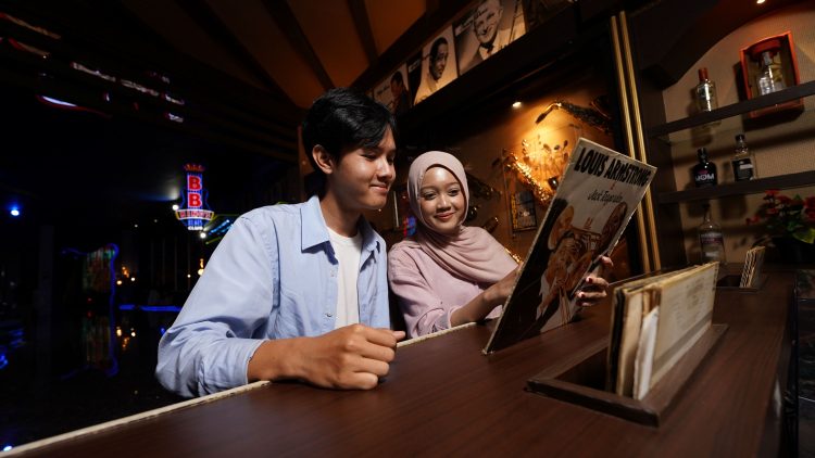 Nostalgia Musik Era 1940 1960 Hadir Lewat Vinyl Experience Di Museum Musik Dunia Jatim Park 3