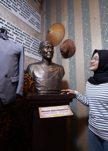 Kunjungi Spot Gesang Di Museum Musik Dunia Jtp 3! Kenang Maestro Keroncong Pencipta Bengawan Solo Lewat Koleksi Pribadinya