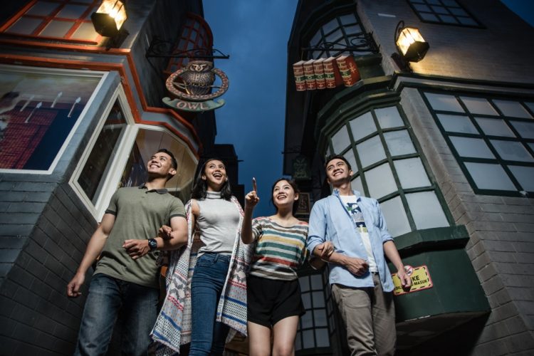 Berasa Di Film Harry Potter Zona Diagon Alley Di The Legend Star Ini Instagramable Abis
