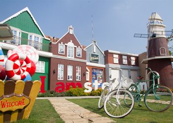 Ingin merasakan suasana Amsterdam dan budaya Negara Belanda !