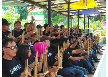 Angklung Show Predator Fun Park
